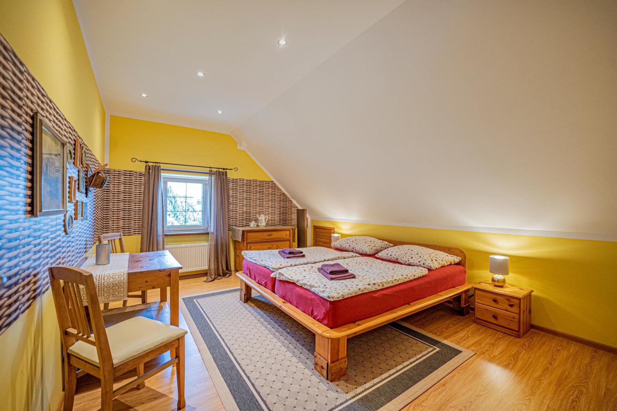 Dom Ogrodnika Appartement Jezow Sudecki Buitenkant foto