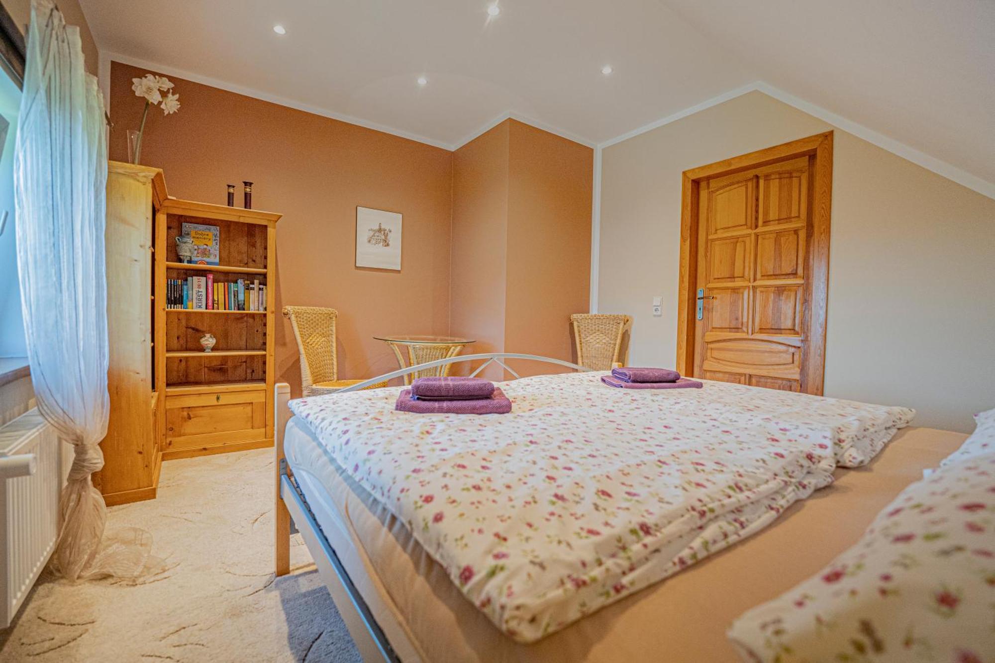 Dom Ogrodnika Appartement Jezow Sudecki Buitenkant foto