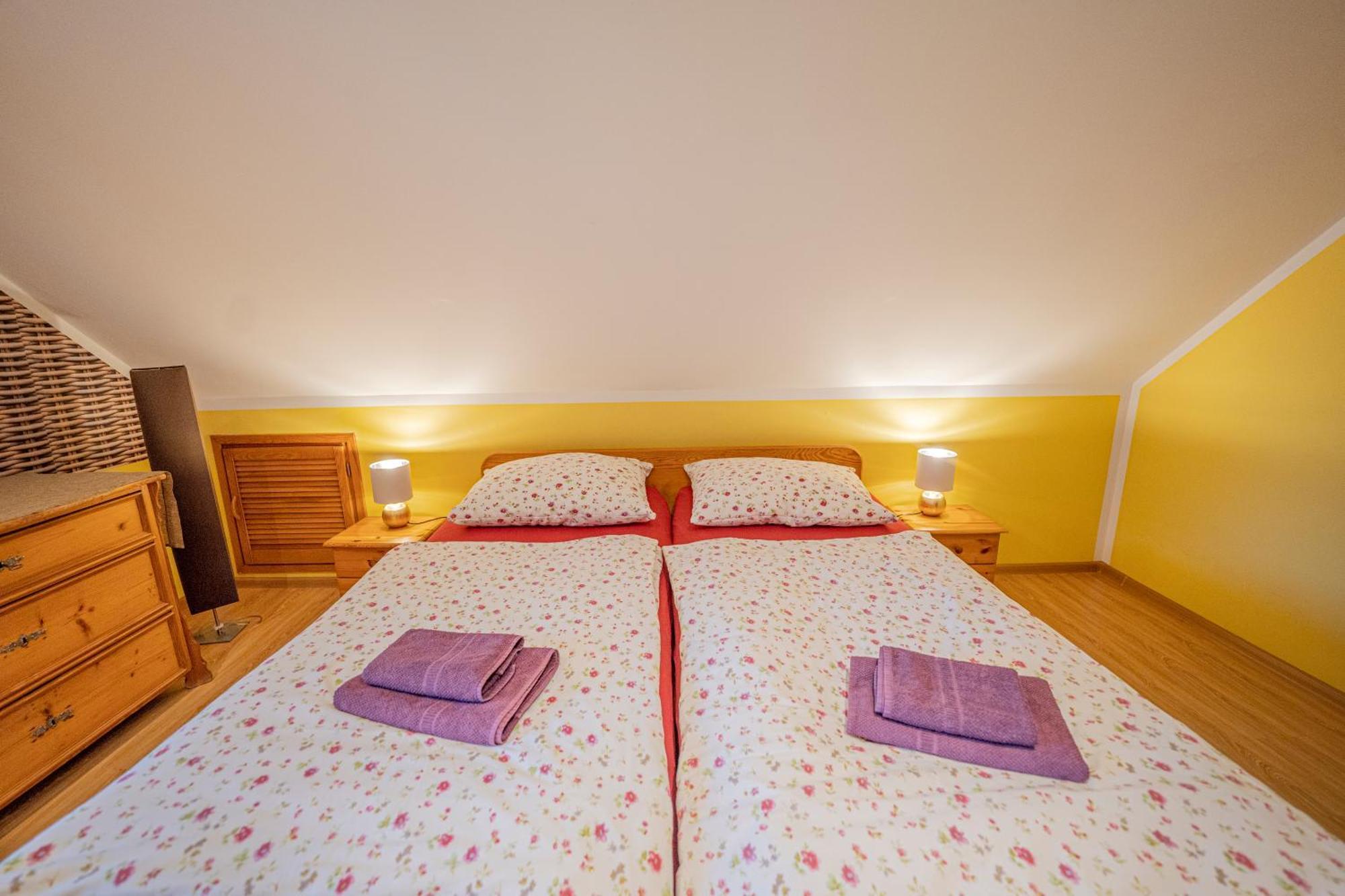 Dom Ogrodnika Appartement Jezow Sudecki Buitenkant foto