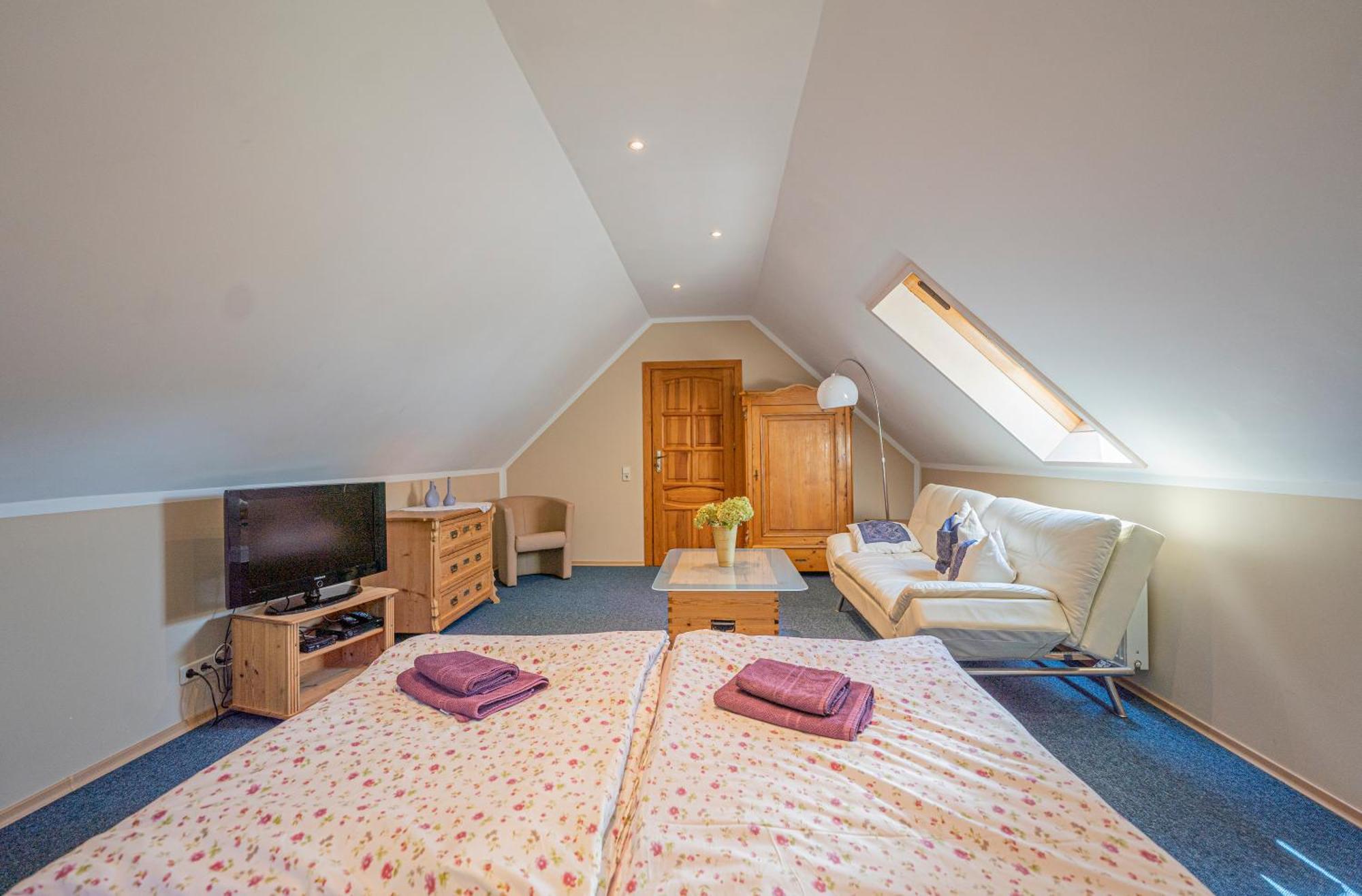 Dom Ogrodnika Appartement Jezow Sudecki Buitenkant foto