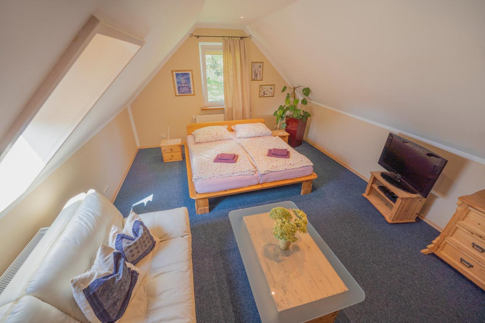 Dom Ogrodnika Appartement Jezow Sudecki Buitenkant foto